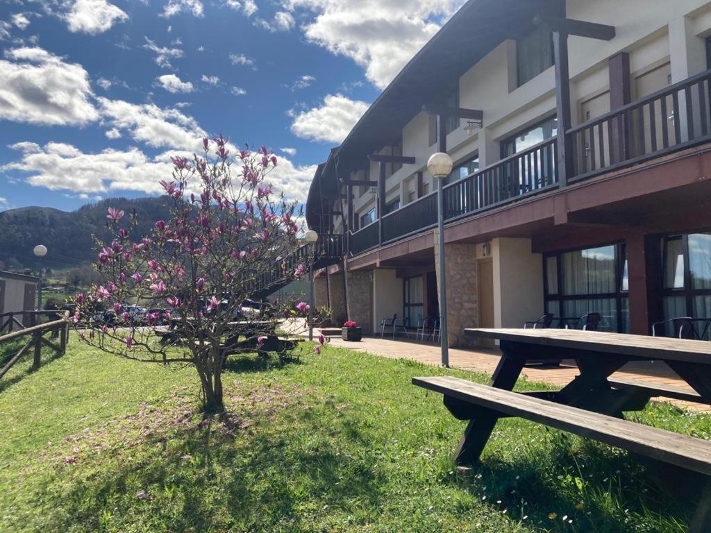 Apartamentos Aldea Del Puente Cangas de Onis Exterior photo